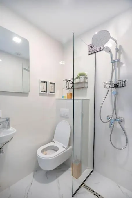 3 Bedroom Modern Gem / Sololaki Tiflis
