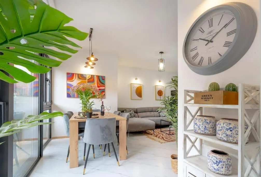 3 Bedroom Modern Gem / Sololaki Tiflis