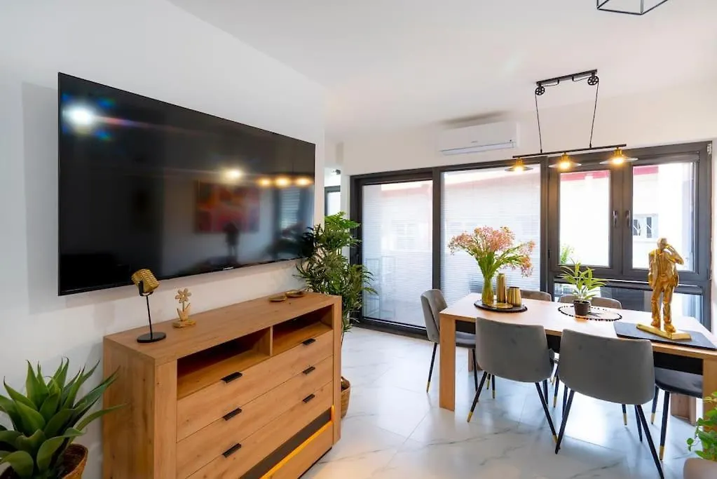 3 Bedroom Modern Gem / Sololaki Tiflis Daire