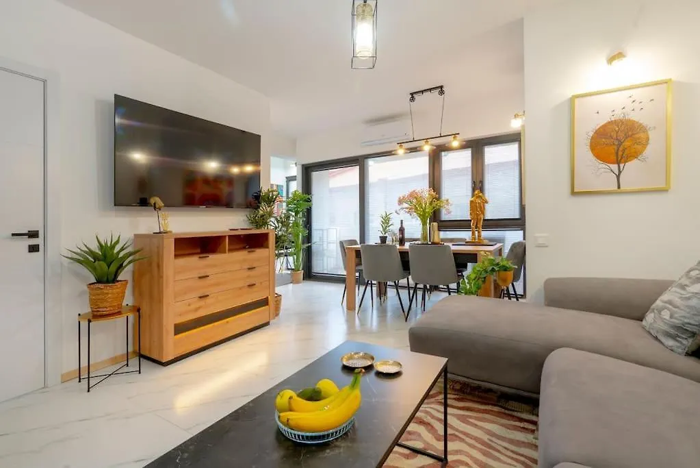 3 Bedroom Modern Gem / Sololaki Tiflis