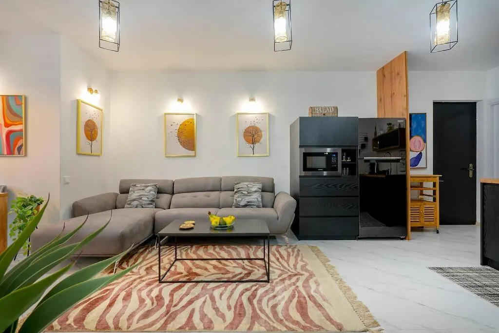 3 Bedroom Modern Gem / Sololaki Tiflis Daire