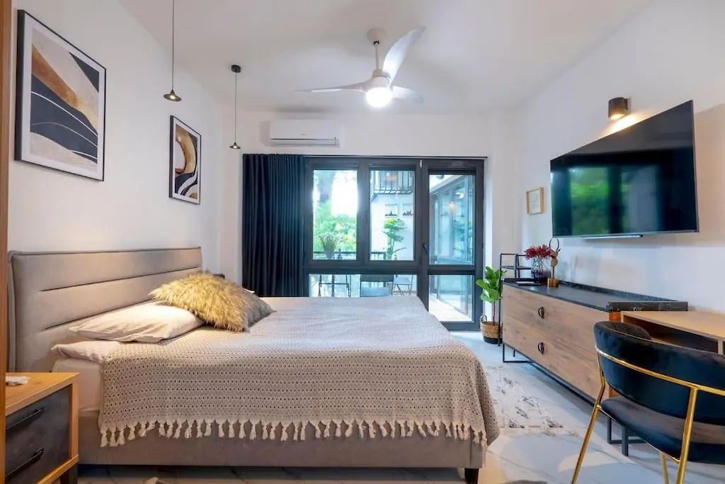 Daire 3 Bedroom Modern Gem / Sololaki Tiflis