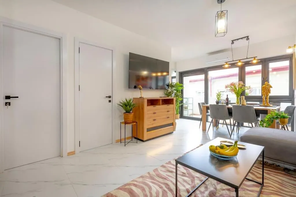 3 Bedroom Modern Gem / Sololaki Tiflis Daire