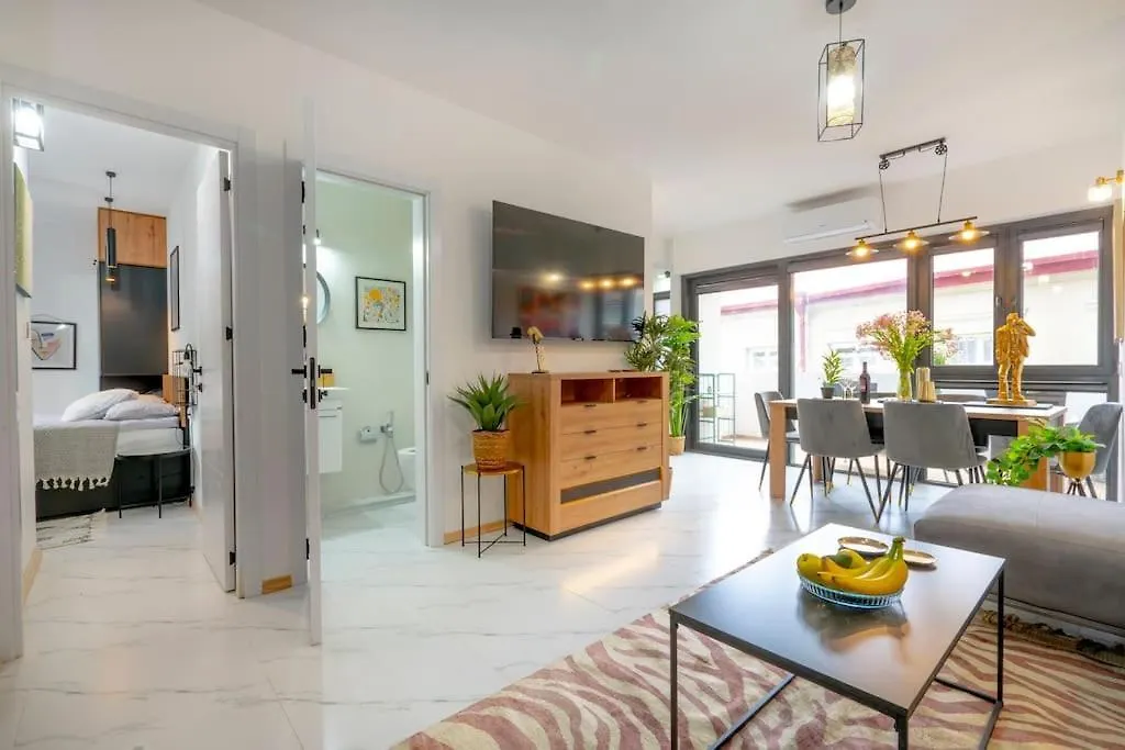 3 Bedroom Modern Gem / Sololaki Tiflis
